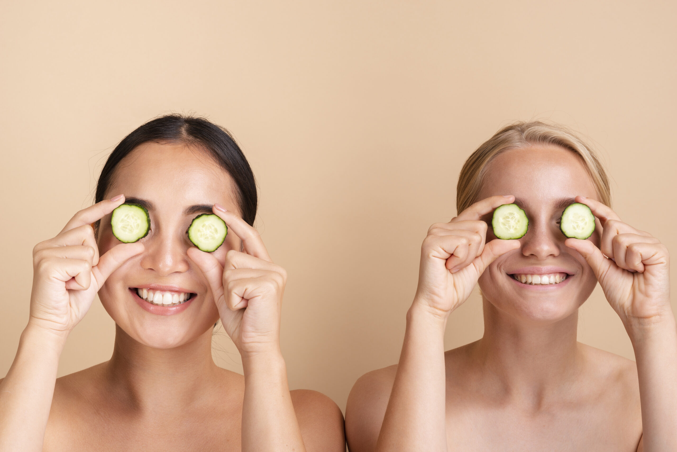 Discover the Ultimate Day and Night Skincare Routine for Oily Skin Comparison between oily skin and dehydrated skin.